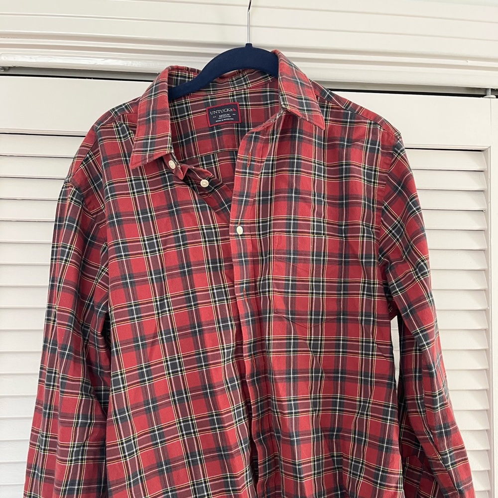 UNTUCKIt Mens Medium Button Down Red Plaid shirt